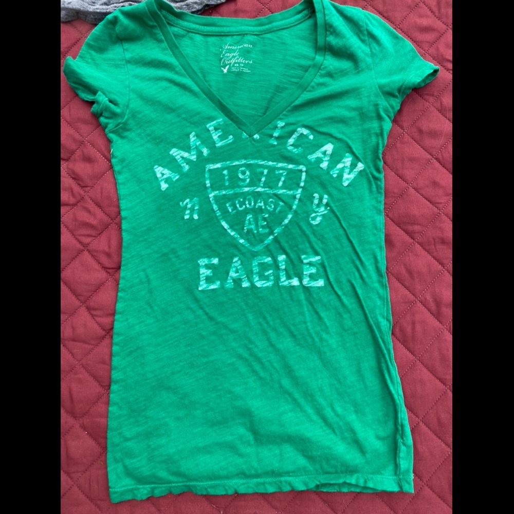 American Eagle Green V-neck T-shirt